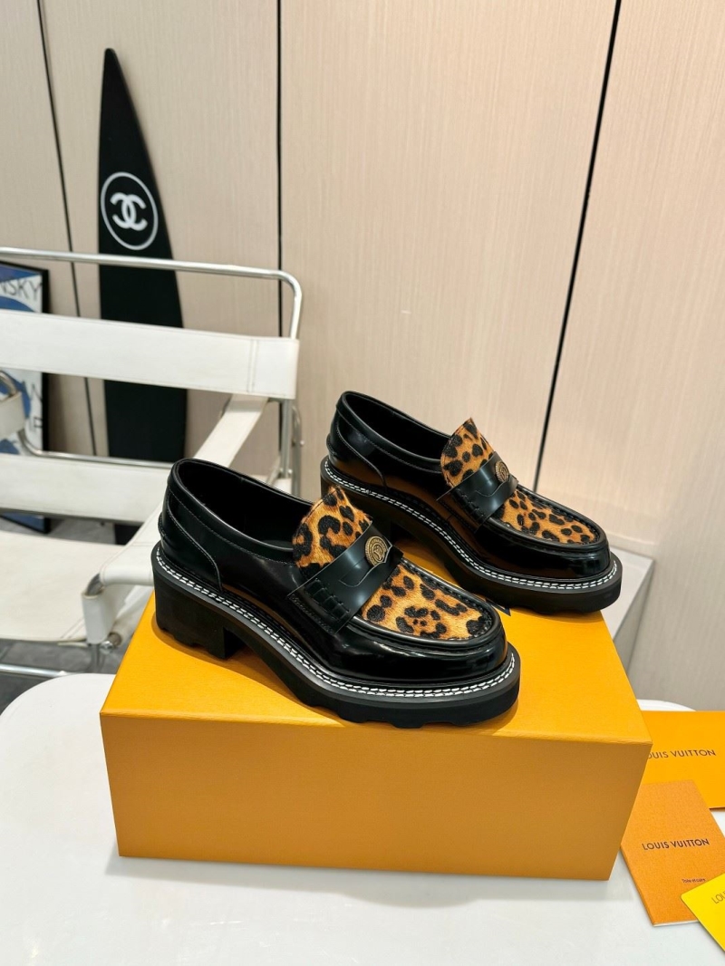 l0vis Vvtt0n loafers